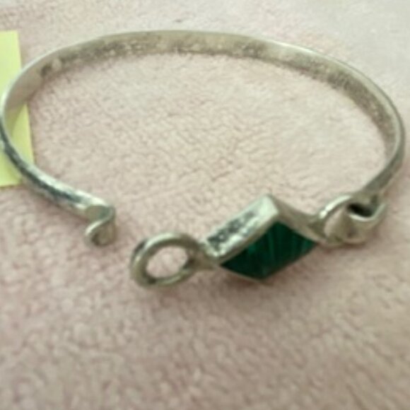 Vintage STERLING SILVER & Striated TURQUOISE Triangle Solitaire BANGLE BRACELET - Picture 5 of 5